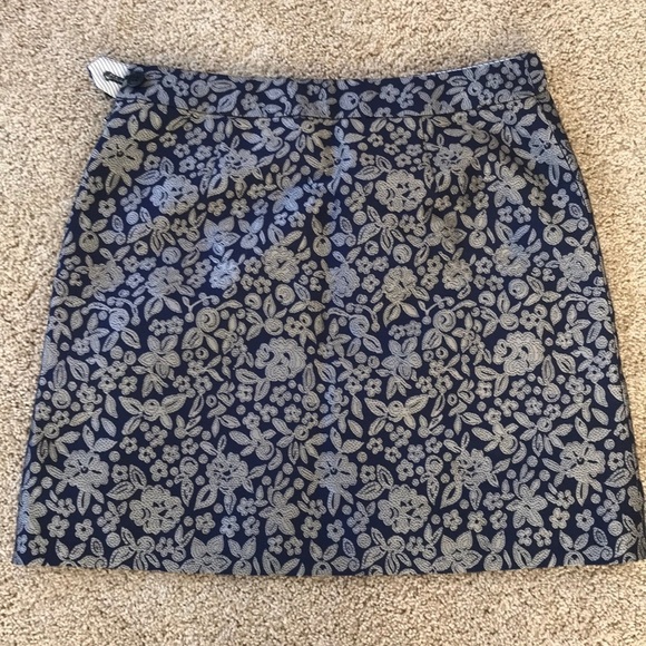 Brooks Brothers size 6, navy combo mini skirt